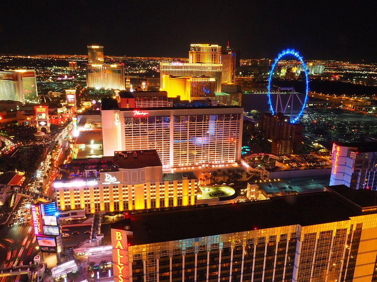 ラスベガス
グランドサークル一周を無事完走し、ラスベガスの夜景が遠くに見え...