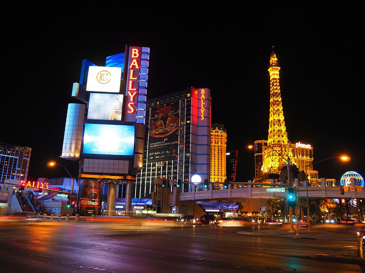 ラスベガス
グランドサークル一周を無事完走し、ラスベガスの夜景が遠くに見え...