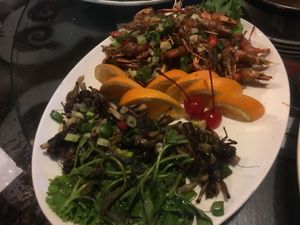 台東の原住民族料理　１枚目の手前はコオロギみたいな虫でした