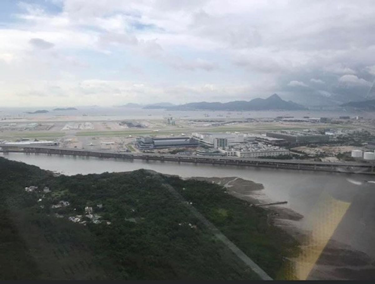 空港からケーブルカーが見える？
無料バスでS1乗り場から東沸駅に行ってみま...