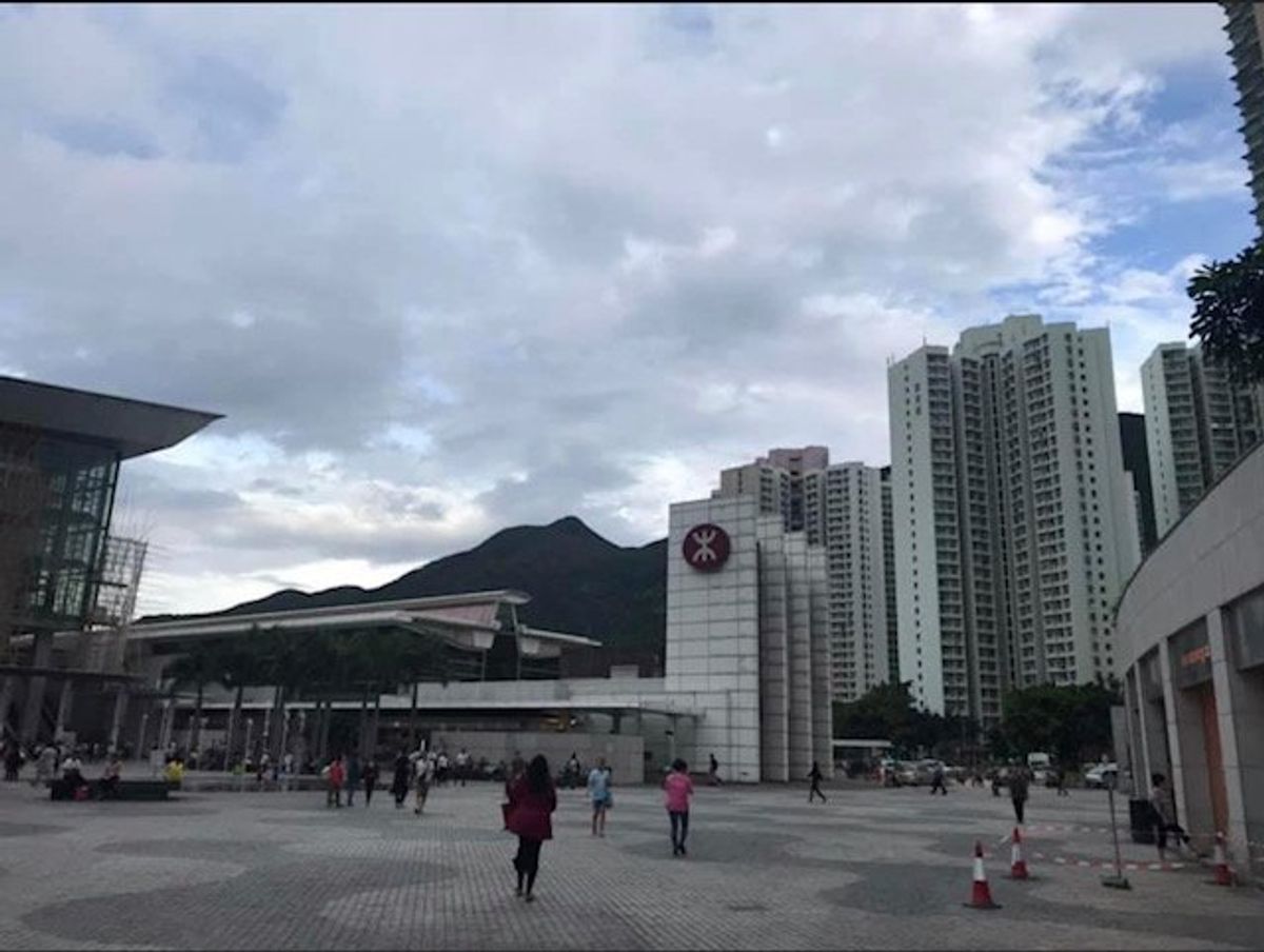 空港からケーブルカーが見える？
無料バスでS1乗り場から東沸駅に行ってみま...