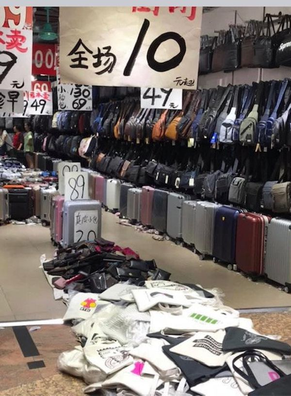中国「6月：阳朔、興坪、電動バイクの旅：中国」の写真：2019.06.2535年ぶりの広州駅友達家族が街を案内...