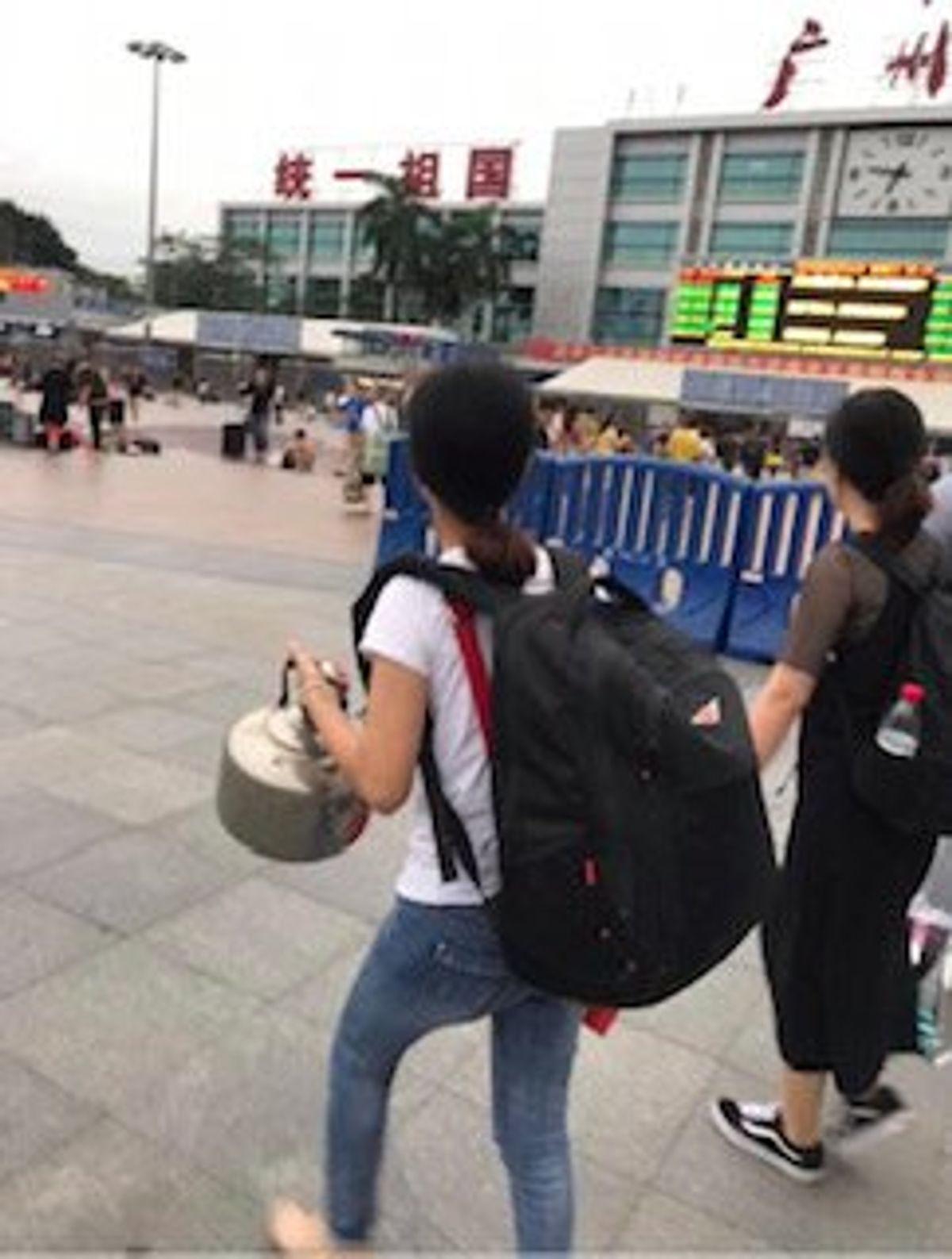 2019.06.26

ヤカンを持って乗車？

広州駅から陽溯ヤンスウ駅ま...