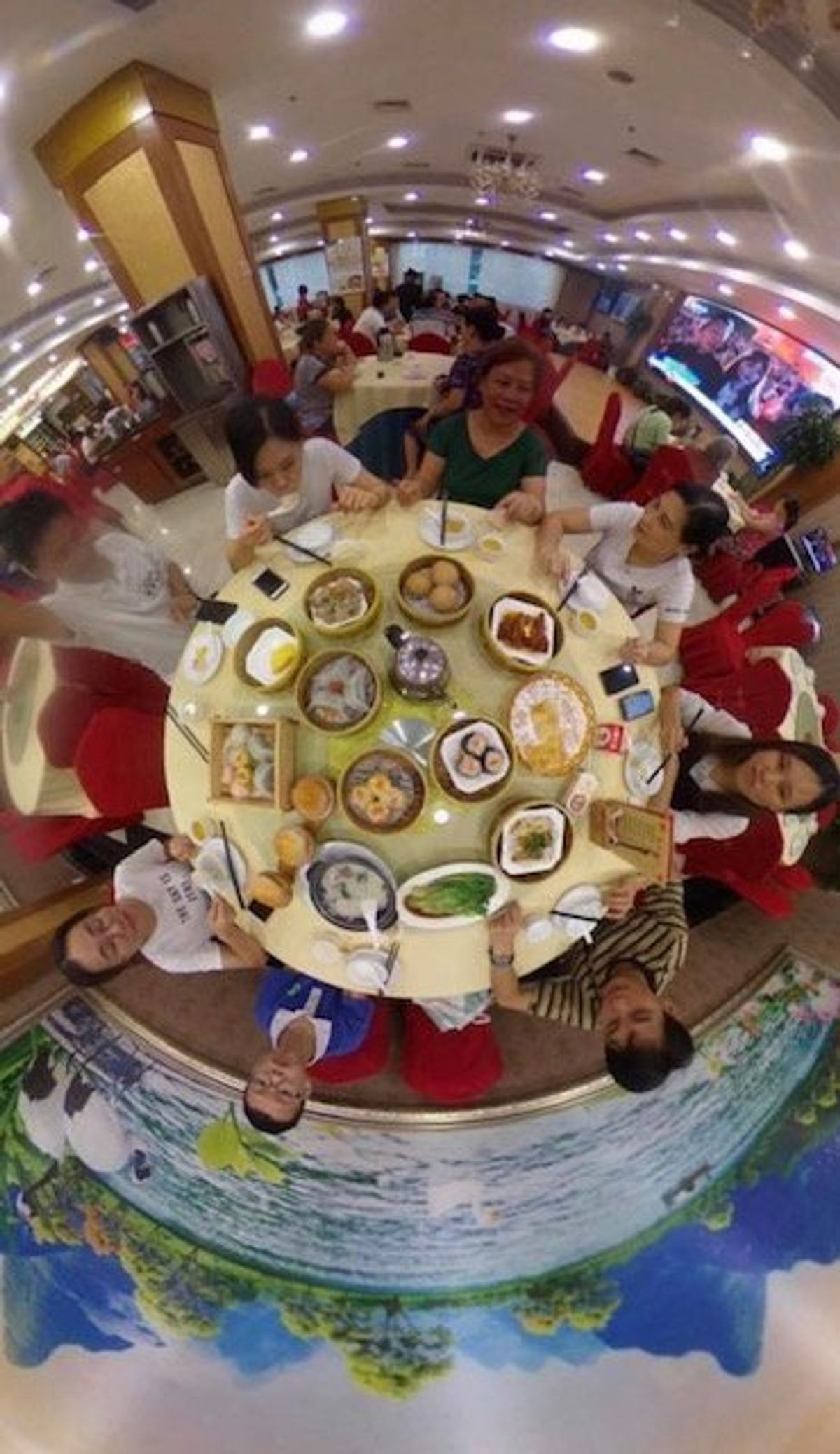 2019.06.24
酒店（中国語）＝ホテル（日本語）
入口に「有房」＝空...