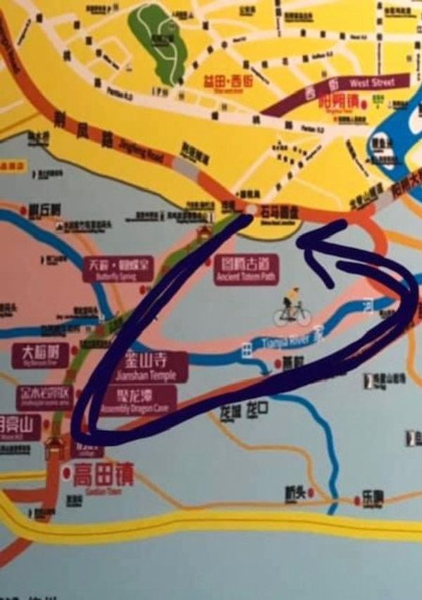 中国「6月：阳朔、興坪、電動バイクの旅：中国」の写真：2019.06.26甚平に着替え♪さ〜すらいの〜♪(違っ...