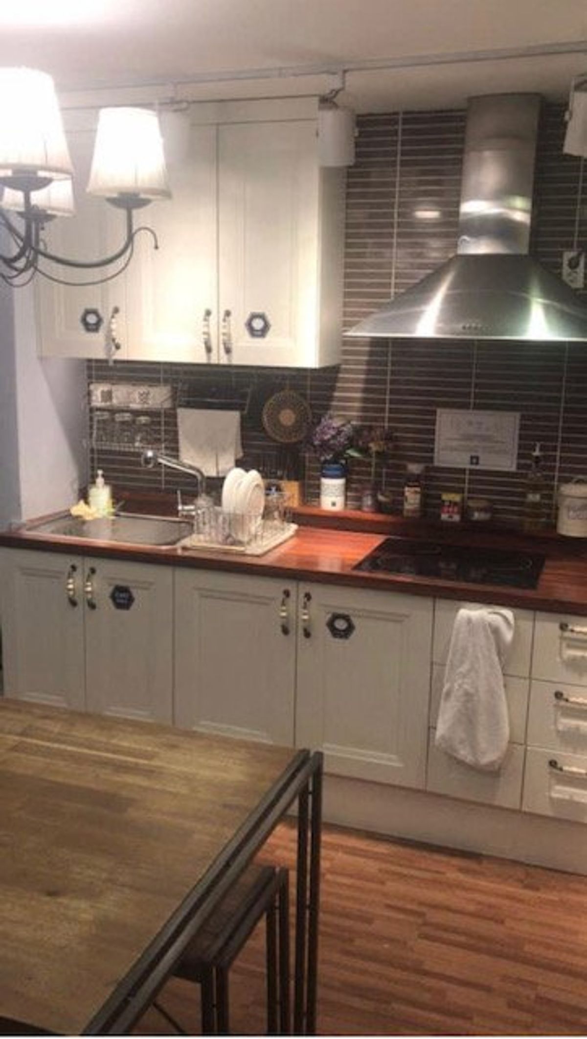 2019.08.08
明洞🇰🇷ミョンドンに2泊個室シャワー付きで4200円...