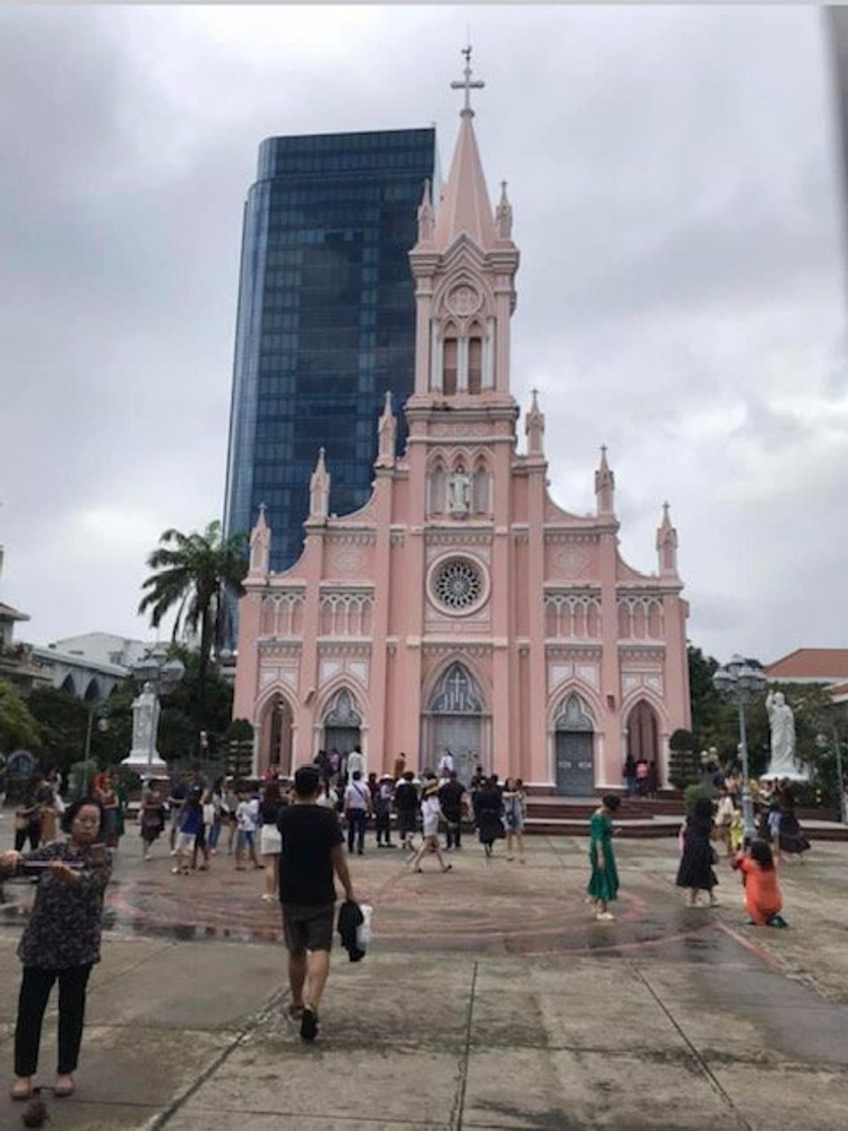 2018.12.11
香港8時発
ダナン10時着

ダナン空港にて...