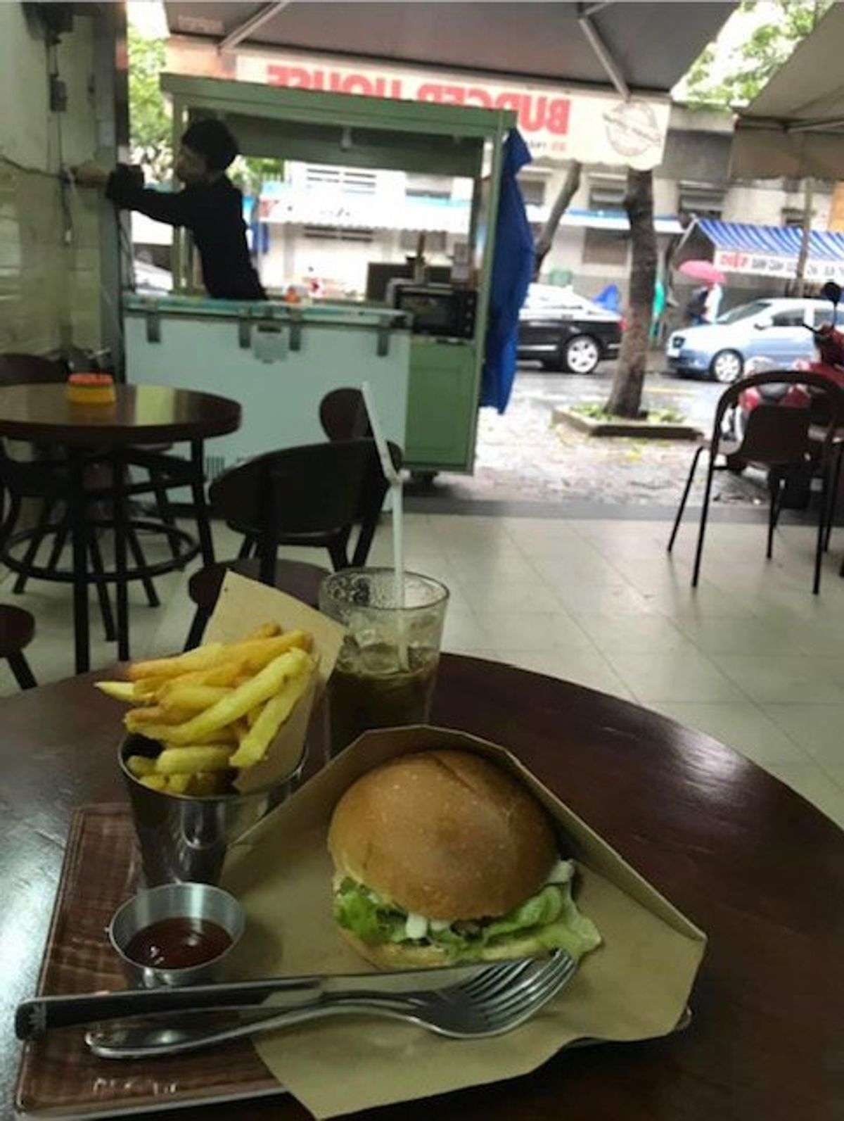 2018.12.17
ニンビンからダナン直行バスでなかった
待たせフェ市で...