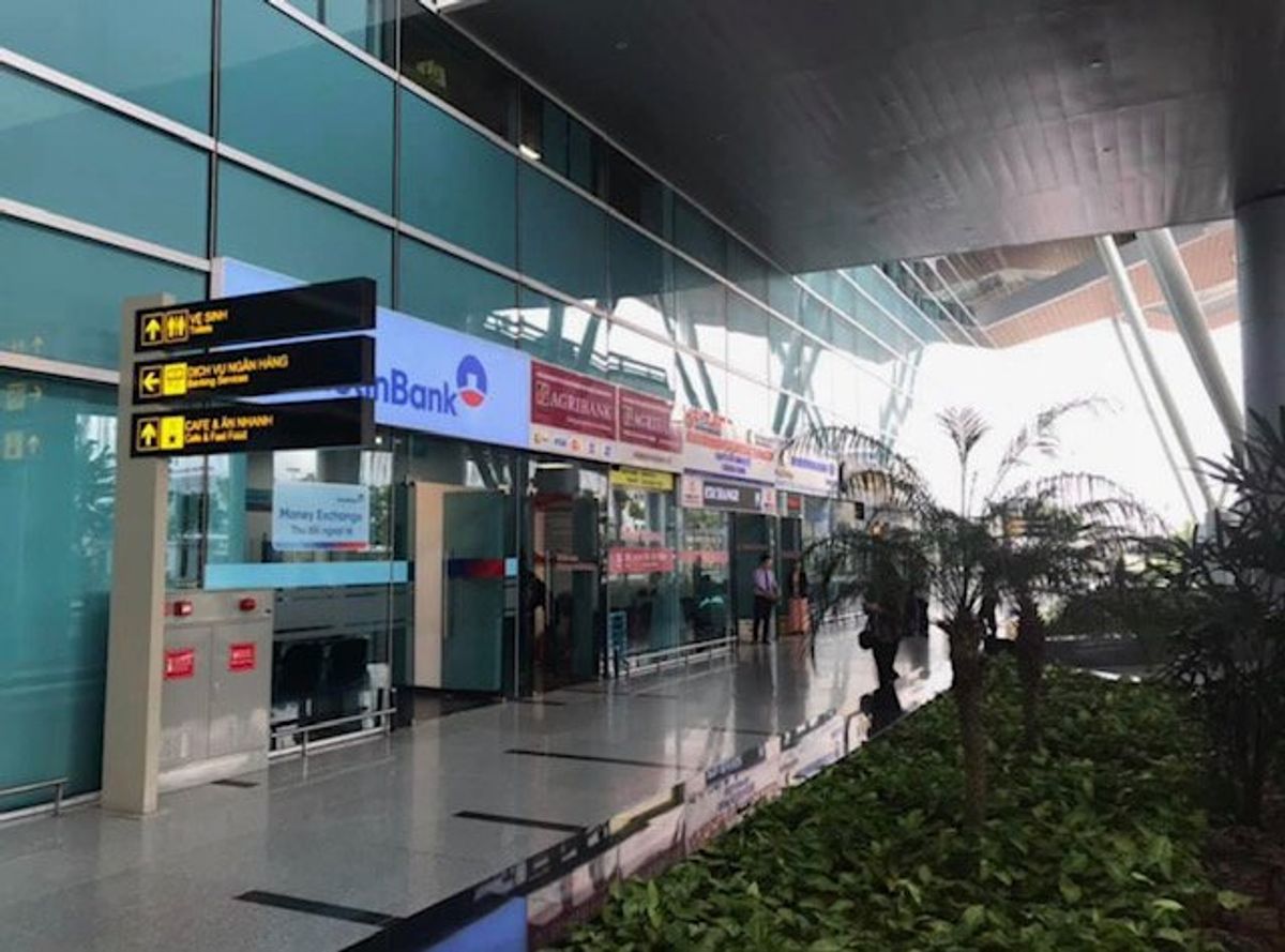 2018.12.11
香港8時発
ダナン10時着

ダナン空港にて...