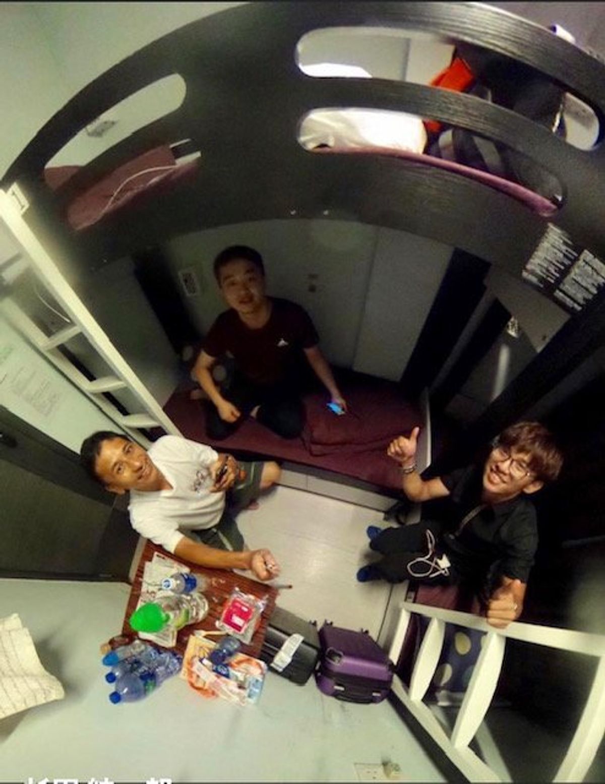 2017.09.11

街をぶらぶらしていると宿引きのお兄さんが
「ヤスイ...