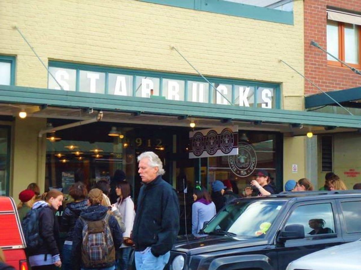 バンクーバーからバスで3時間程度かけてシアトルへ。
バスで国境を越える経験...