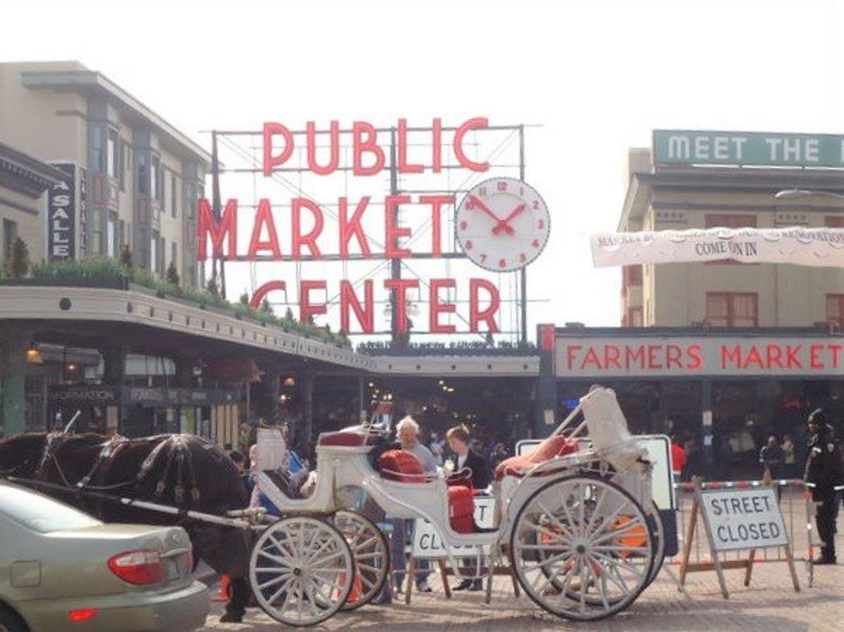 バンクーバーからバスで3時間程度かけてシアトルへ。
バスで国境を越える経験...