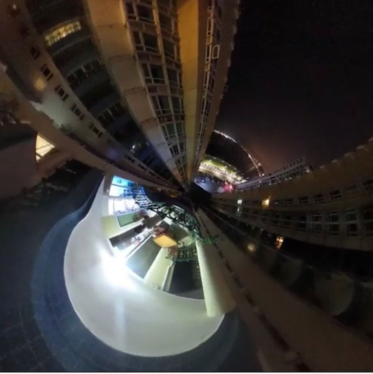 2017.09.15
国境から宿へタクシー
このタクシーの運転手は住所を教...