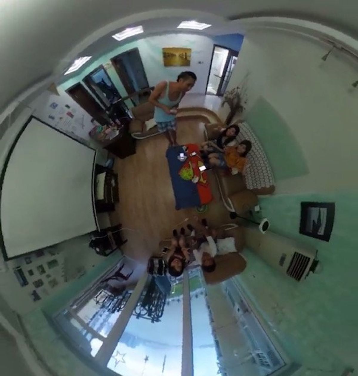 2017.09.15
国境から宿へタクシー
このタクシーの運転手は住所を教...