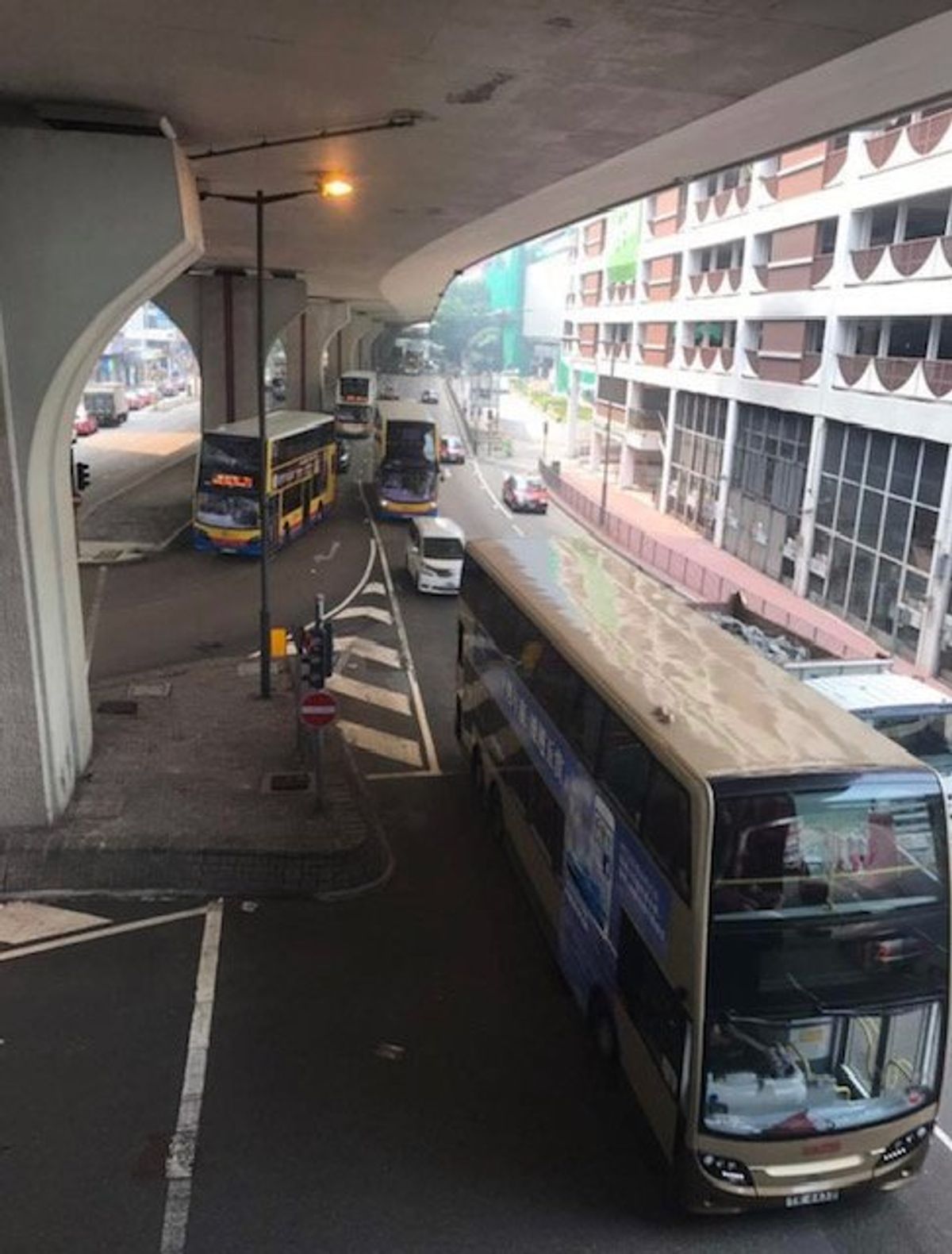 2017.09.17
移民？浮浪者？すごい数！
女性ばかり、明るく楽しんで...