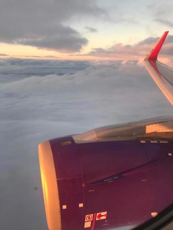 香港「11月香港夜景:帰り」の写真：雨☂️☔️
うーむ、どうしよう？
時差は...