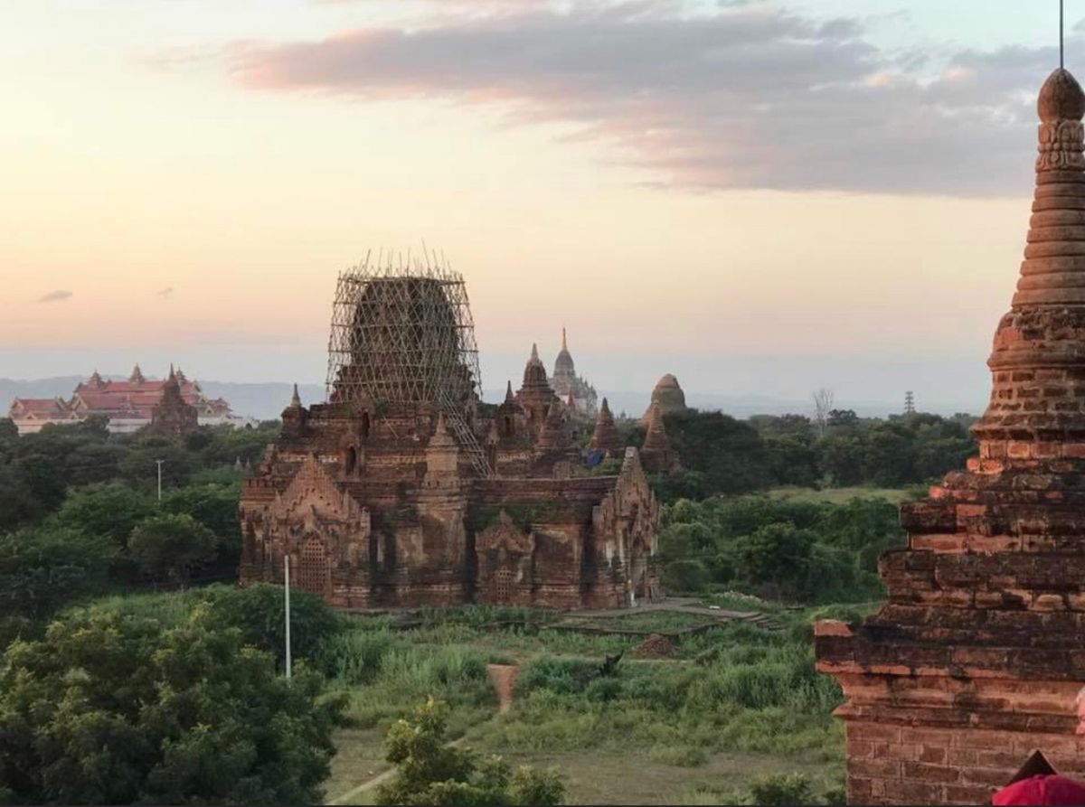 2016.11.27
8月のバガン地震で、至る所が修復中です。