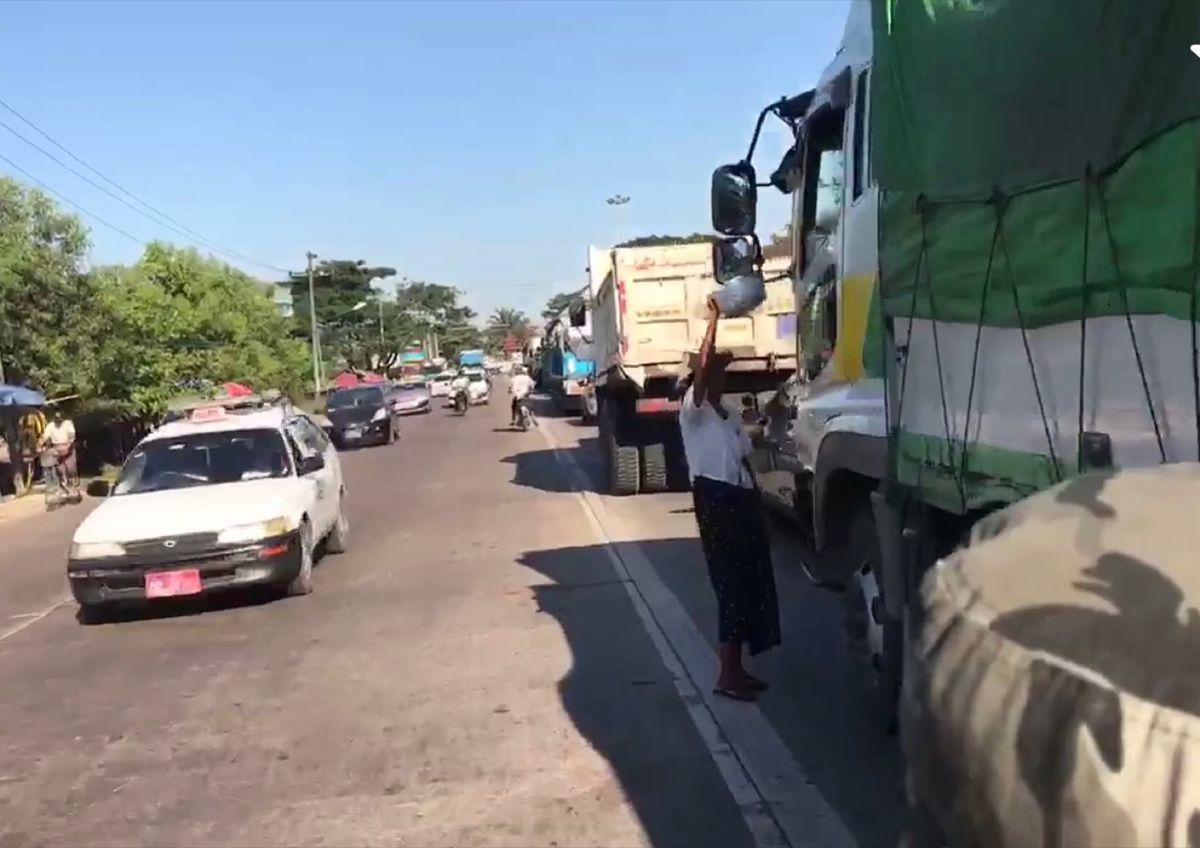 2016.11.26
夕方、バガンに向かって出発
桜子さんも場所を知りたい...