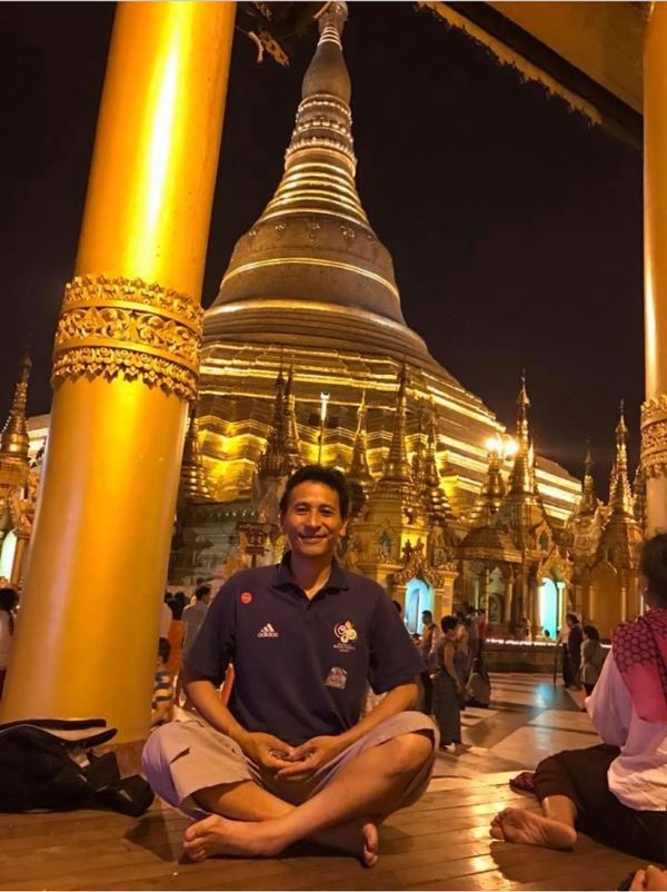 ミャンマー・ヤンゴン「11月ヤンゴン、バガン、ゴールデンロック:ミャンマー」の写真：2016.11.24

1日に4回もお参...