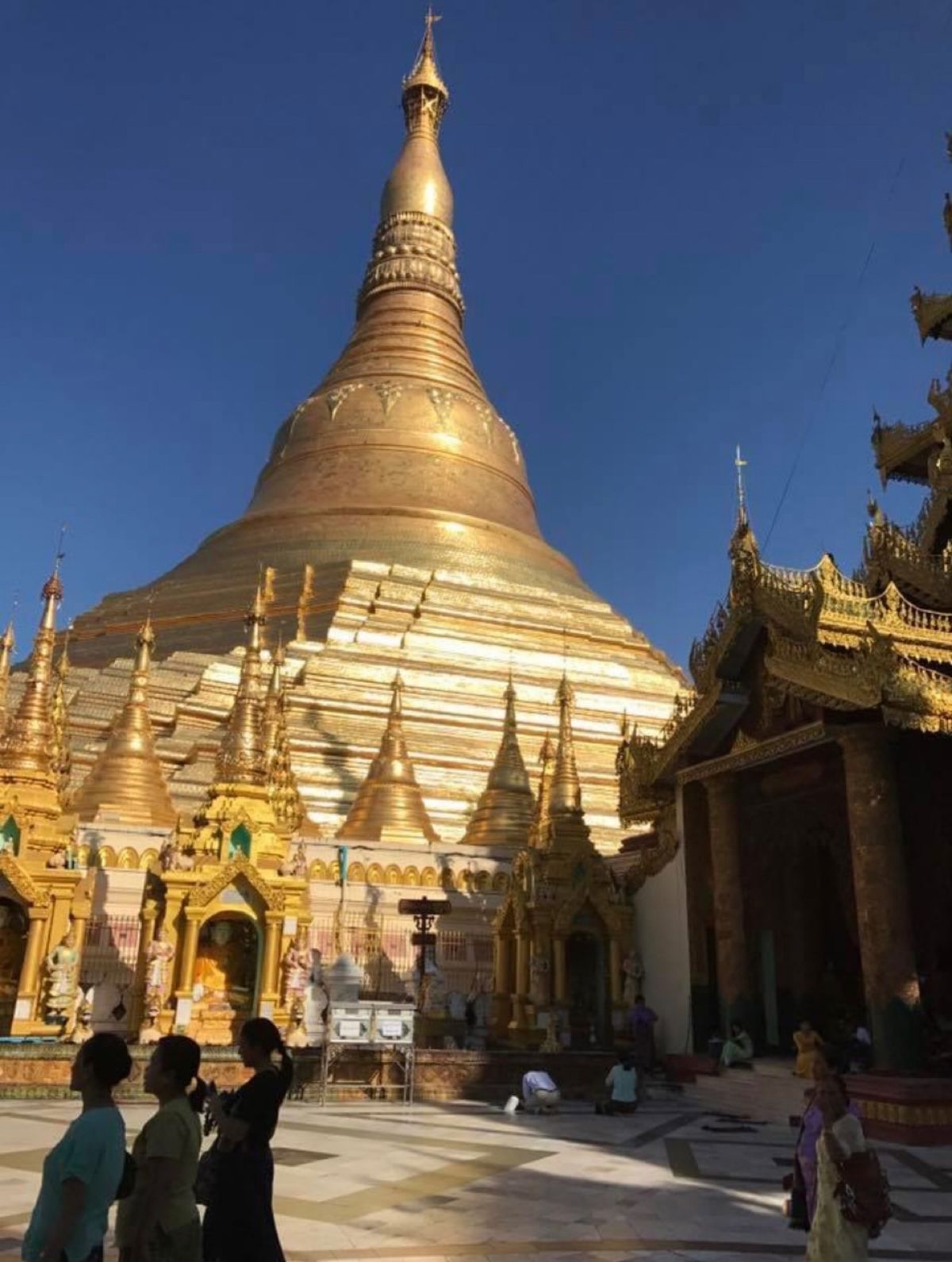 2016.11.24

暑い暑い
歩いた歩いたパゴダ(金仏舎利塔)
外国人...