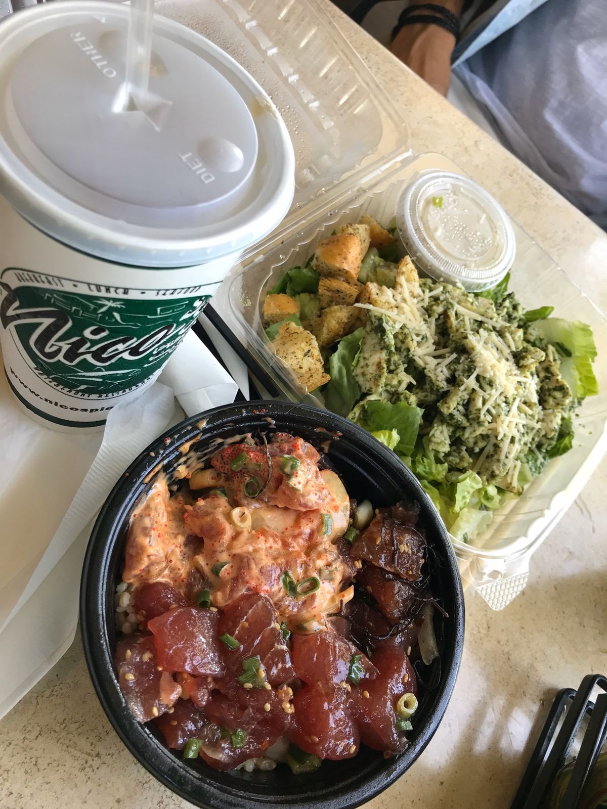 出雲大社⛩で娘達の合格祈願
御朱印も忘れずに♡
nico’sピアでポキ丼
...