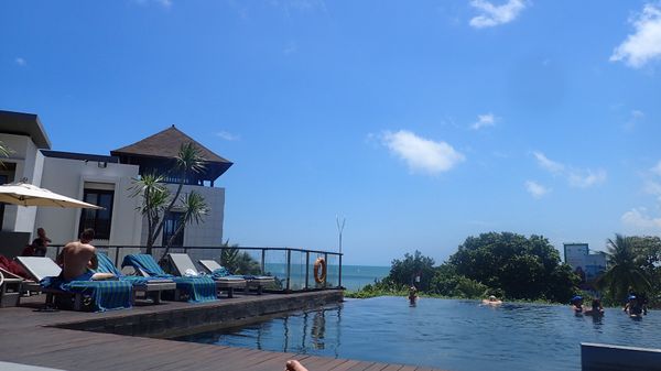 インドネシア・バリ「2016 バリ島リベンジ」の写真：レギャンのホテルだったからサンセットもバ...