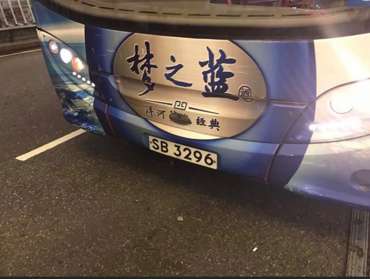 2016.12.03
朝6時 まだ暗いです。

香港空港バスはお釣りは出さ...