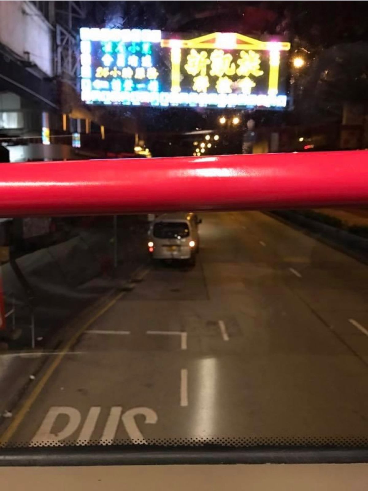 2016.12.03
朝6時 まだ暗いです。

香港空港バスはお釣りは出さ...