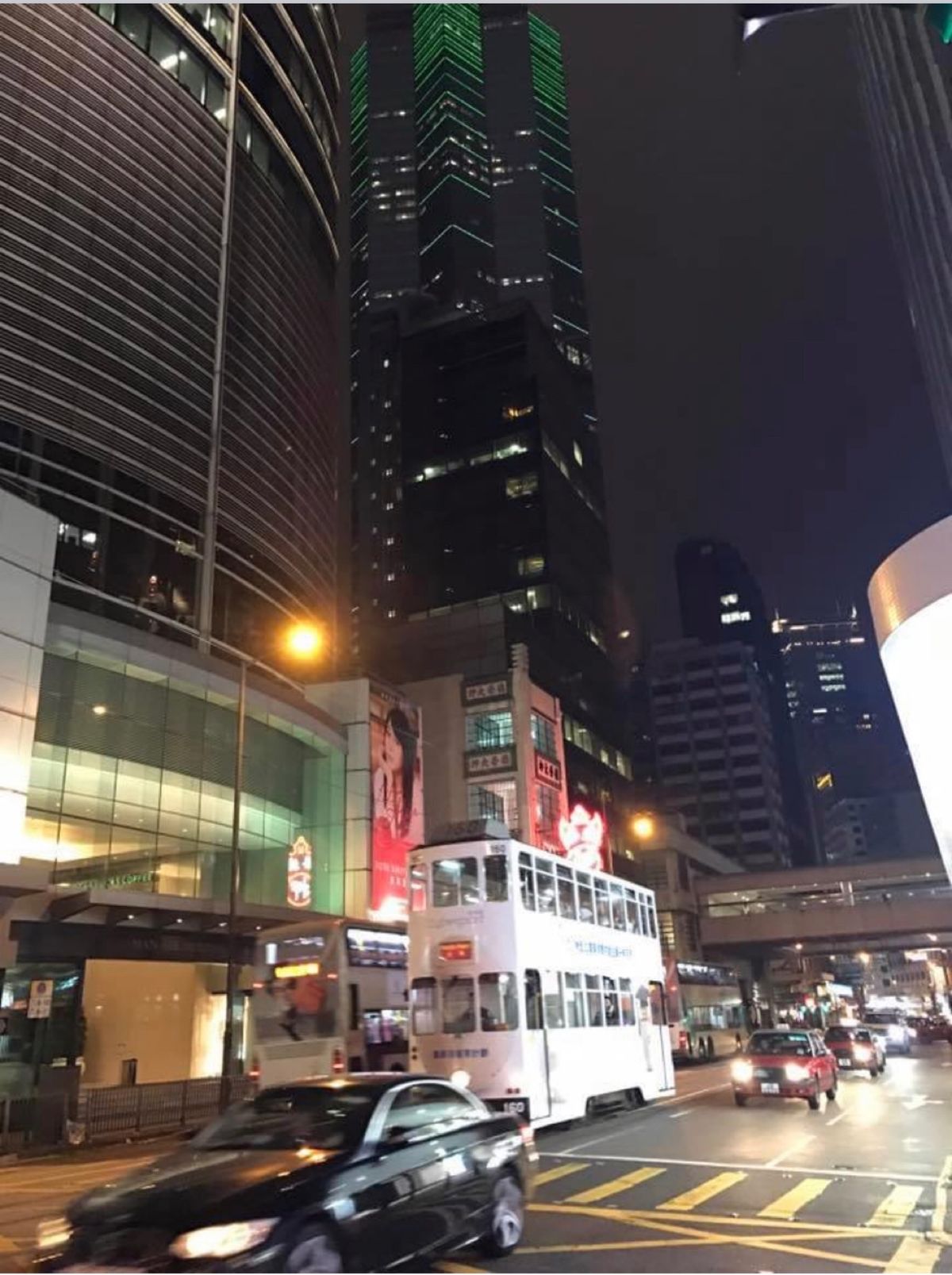 2017.03.08
空港電車MTR香港セントラル駅で
明日の飛行機のチェ...