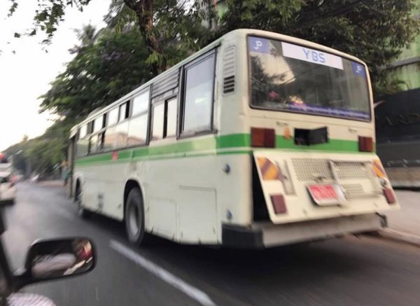 ミャンマー・ヤンゴン「3月:2度目のバガン、インレー湖、カックー、ヤンゴン:ミャンマー」の写真：2017.03.17
お！ヤンゴンを走る...