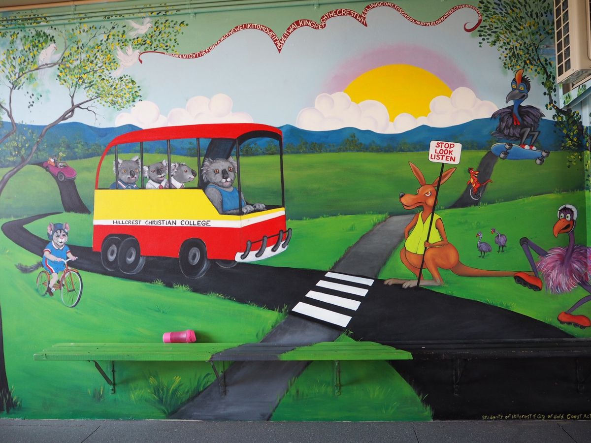 現地の仕事場はとても快適で、いろんな動物たちも訪れてきます。
アボリジニの...