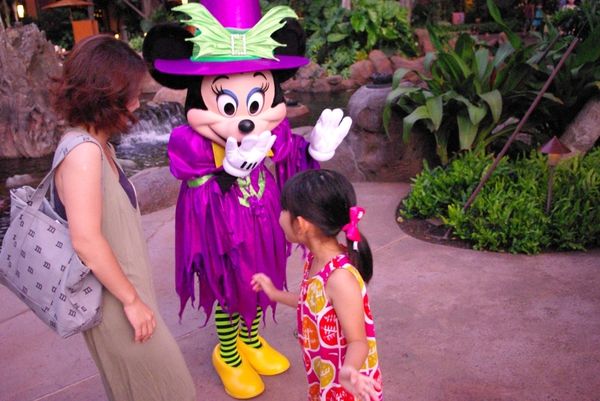 アメリカ(米国)・ホノルル「ハワイ・アウラニリゾート」の写真：キャラクターグリーティングで、出会える可...