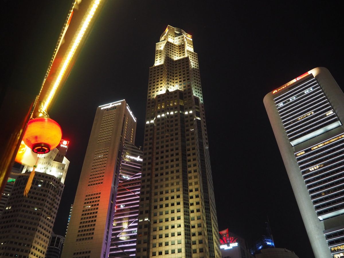 夜の街は活気があり、水上バスで街中を遊覧しました！アジアの夜ってなかなかロ...