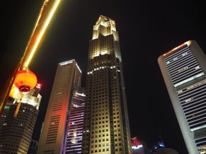 夜の街は活気があり、水上バスで街中を遊覧しました！アジアの夜ってなかなかロ...