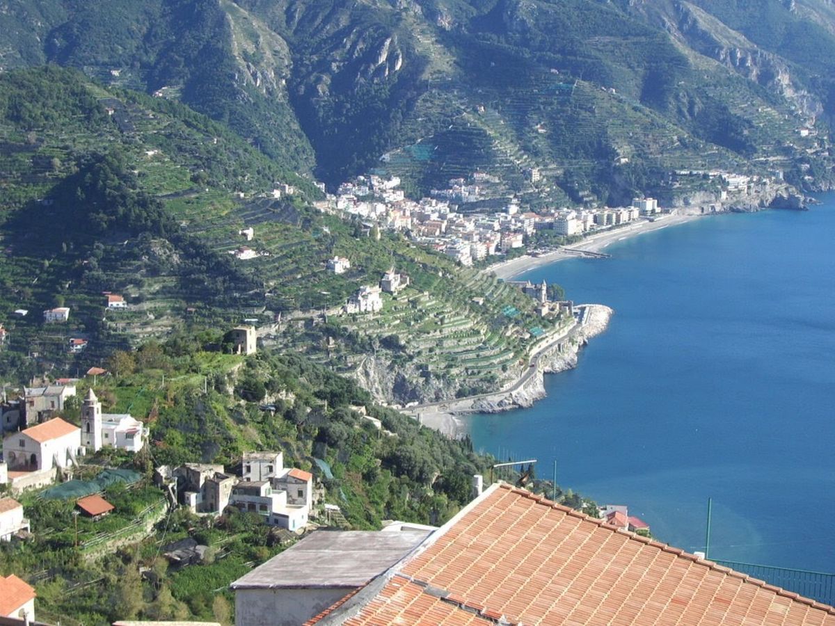 南イタリア
移動はバス。アルベロベッロかわいい街。アマルフィとソレントはオ...