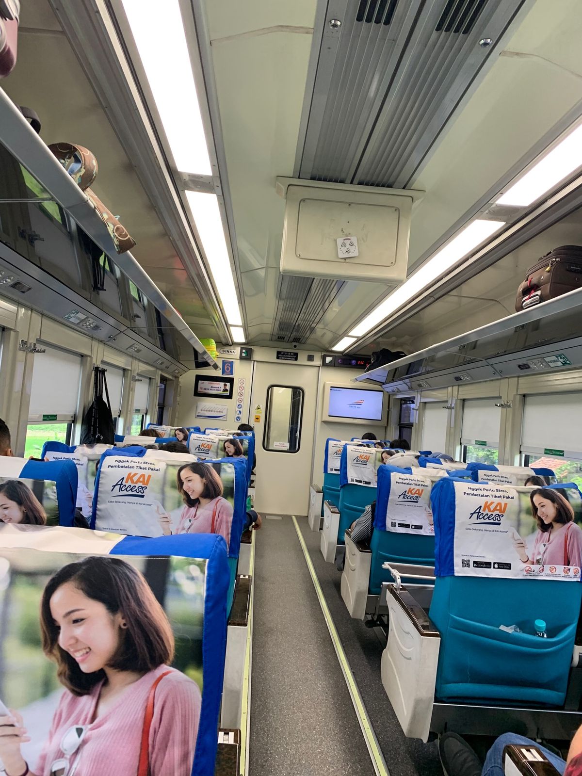 ジョグジャカルタへ列車移動
到着したら大雨でした
