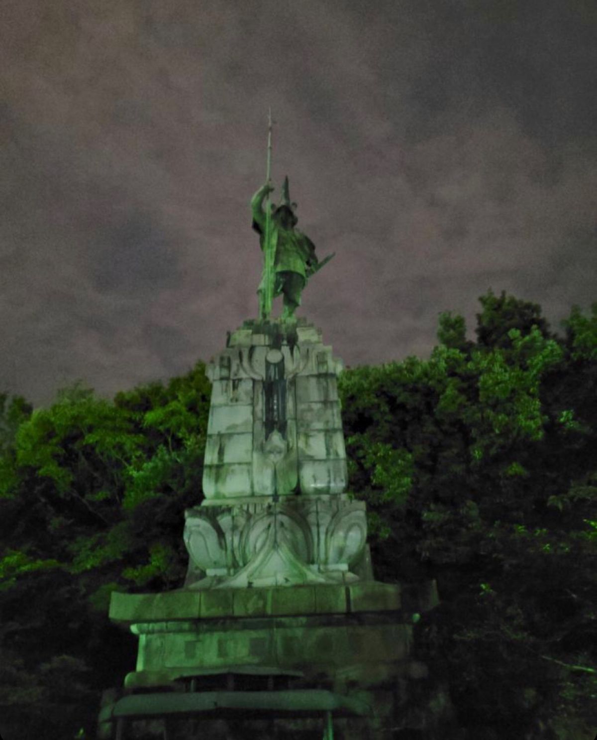 2020.06.06
熊本の夜景　妙高寺から
加藤清正像
熊本の繁華街　熊本城