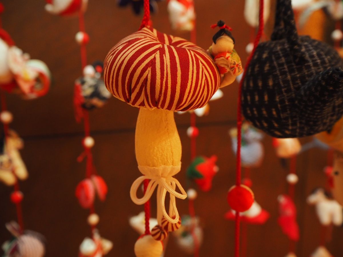 ちょうど京王プラザでは、さげもんがディスプレイされていて、かわいいオーナメ...