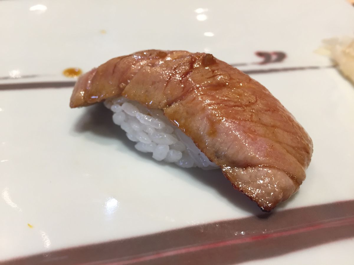 4枚目はお肉にほんのりガーリックのせ。ありえない美味しさでした。父は気が大...