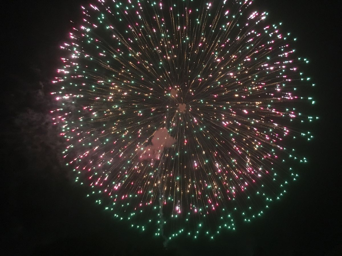 ちょっと田舎の花火大会が好き。
長瀞は花火を浴びるように観られるので感動が...