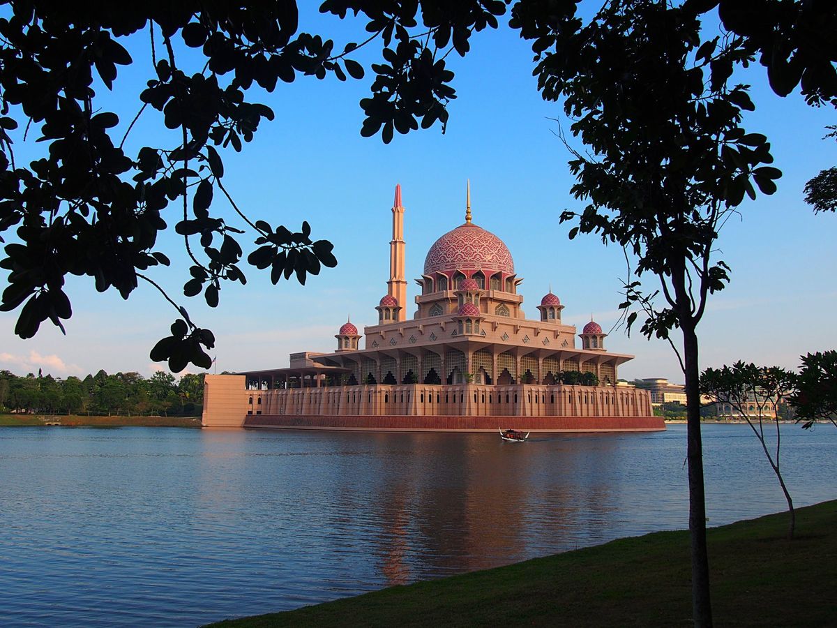 プトラジャヤはクアラルンプールの空港から比較的近くにあるので、トランジット...