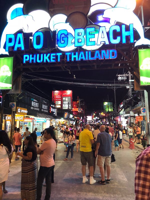 タイ「プーケット旅行」の写真：主にパドンビーチに行きました。凄い海が綺...