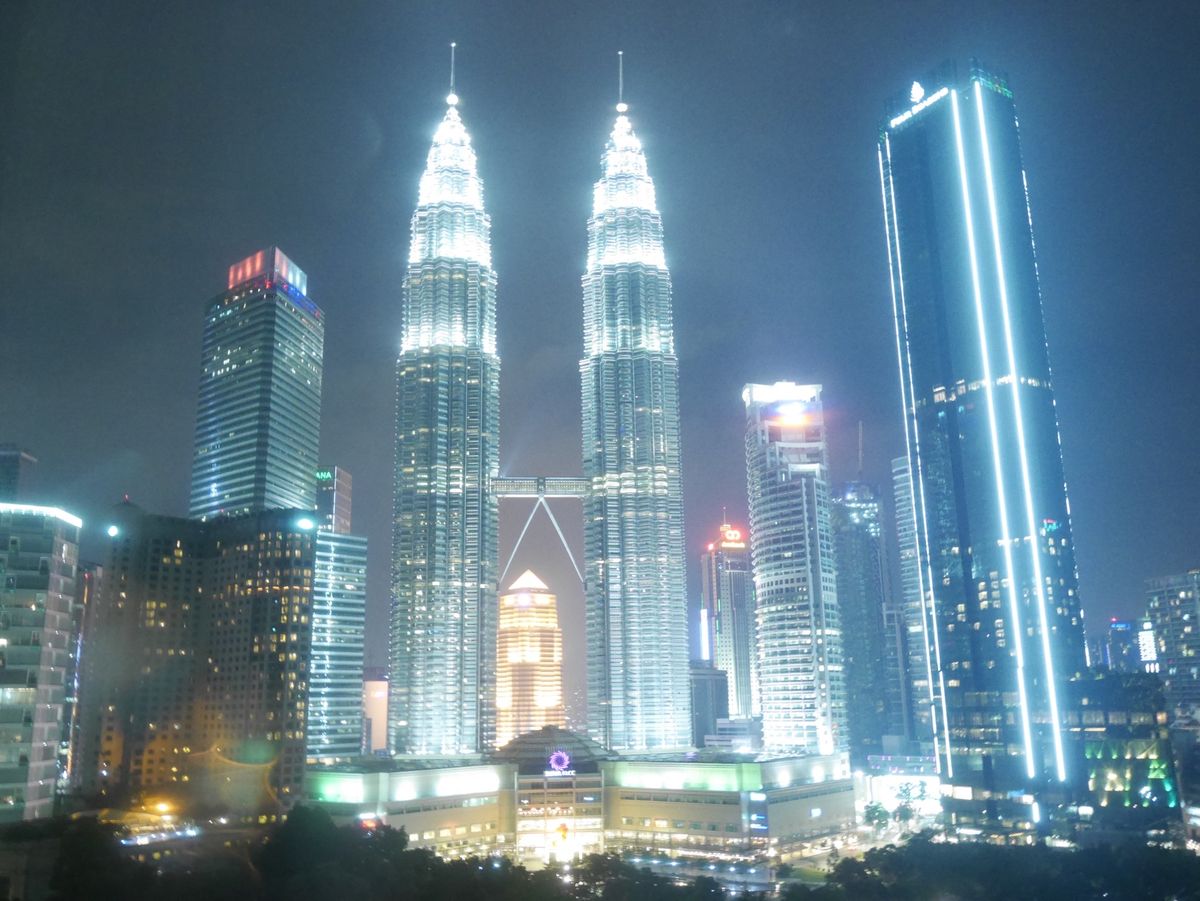 トレーダーズホテルに泊まったのでツインタワーまで徒歩圏内でした。ツインタワ...