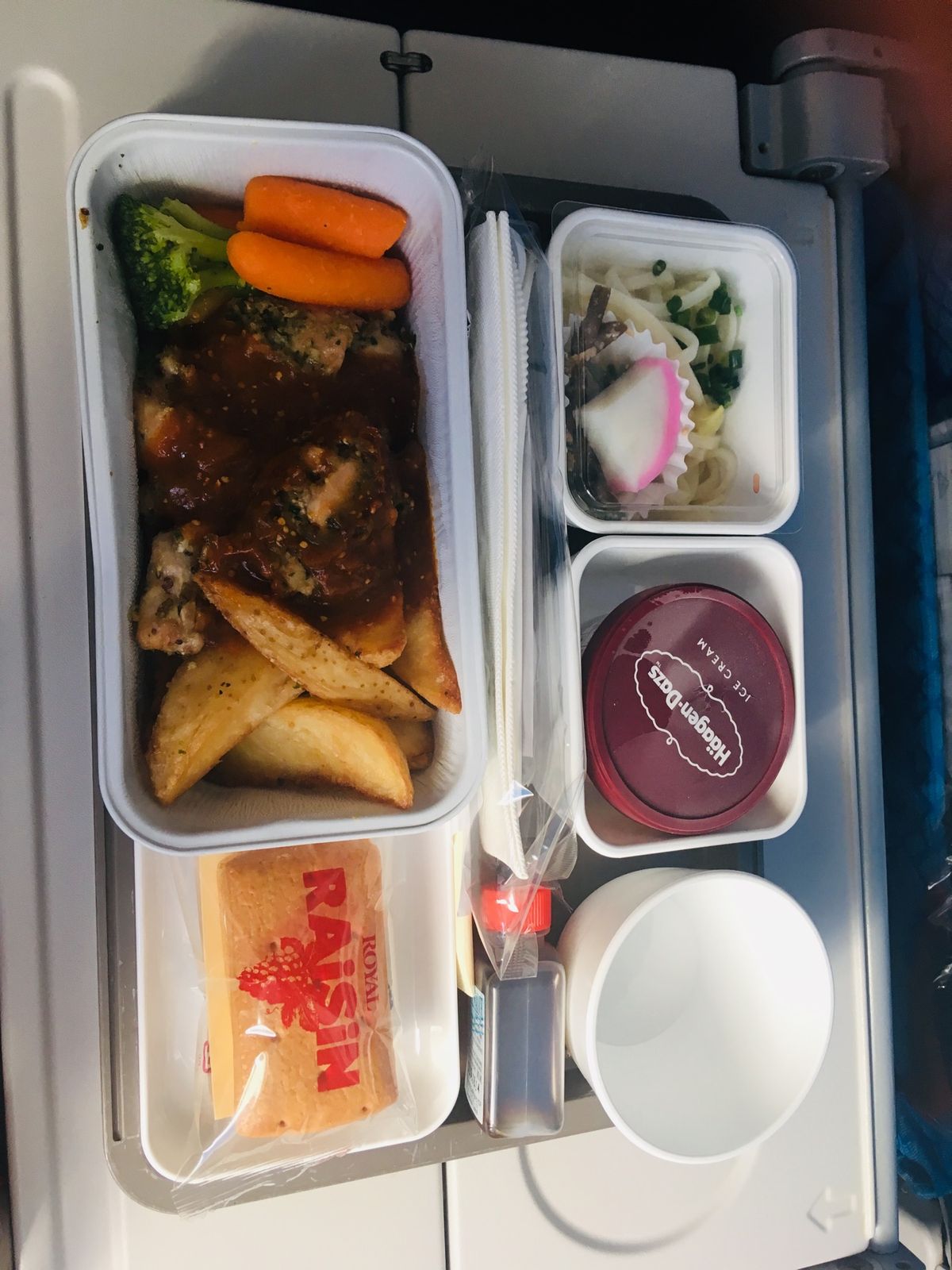 機内食うまうま！
ベルリンの空港に着いてまずノイケルンへ