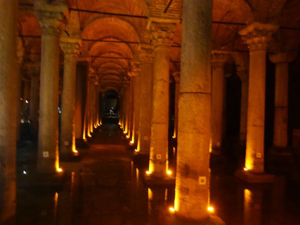 トルコ「トルコ旅行」の写真：暑いトルコでしたが、地下宮殿は涼しくて快...