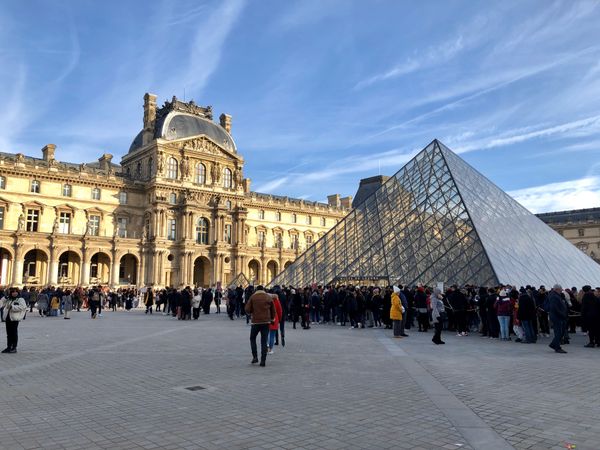 フランス「パリ」の写真：外観はもちろん、天井すら美しい。