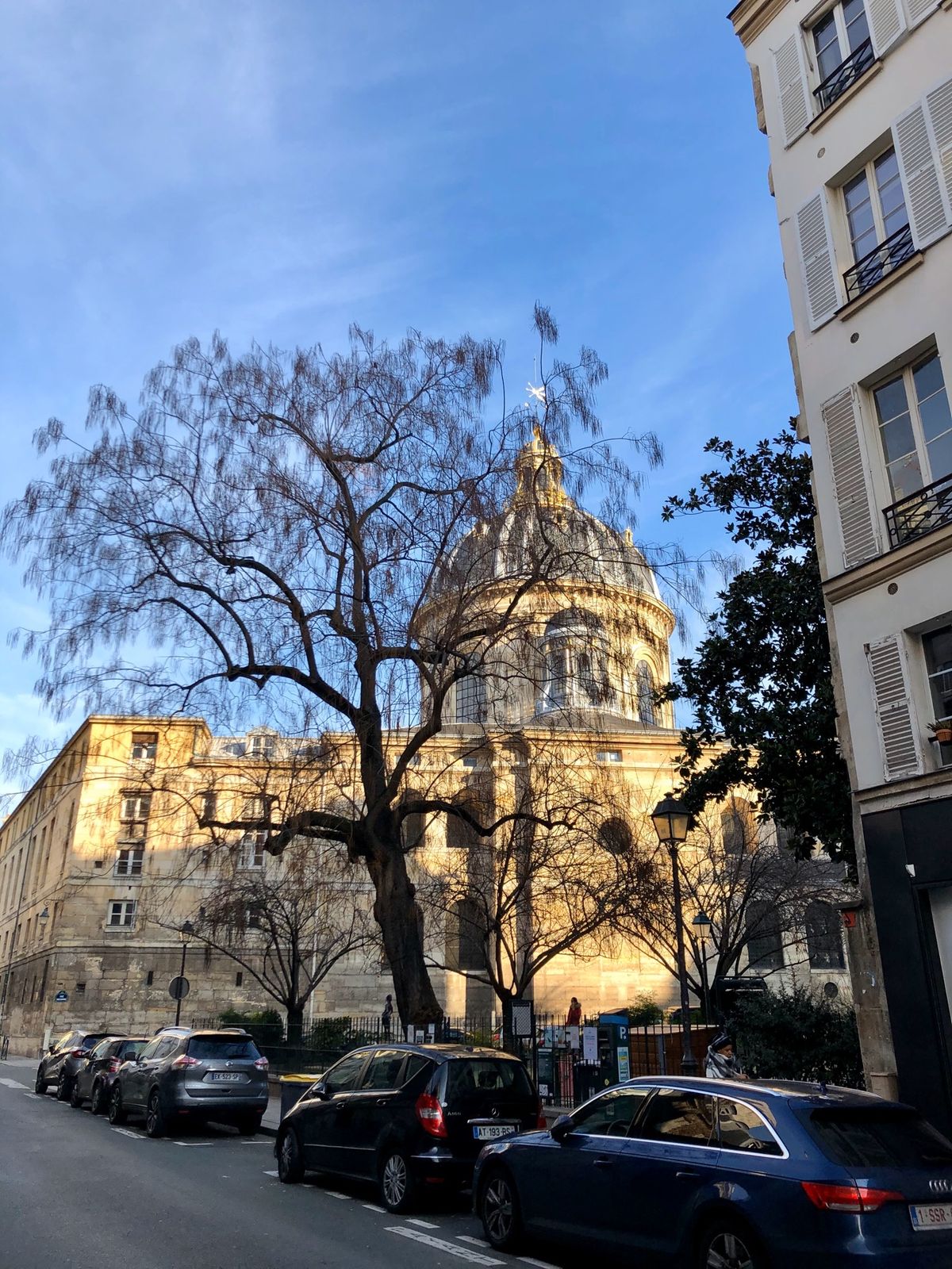 朝ごはんはほぼ毎日PAULへ。バゲット、オレンジジュース、カプチーノ。頼む...