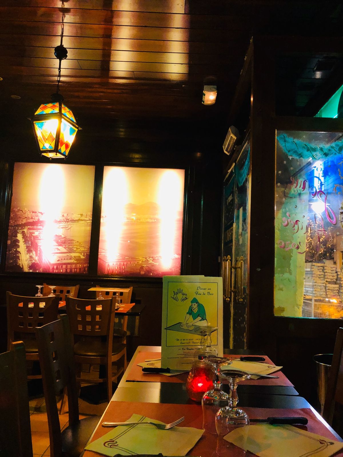 以前来た時に見つけたイタリアンのお店。中の人がフレンドリーで、ピザも、めち...