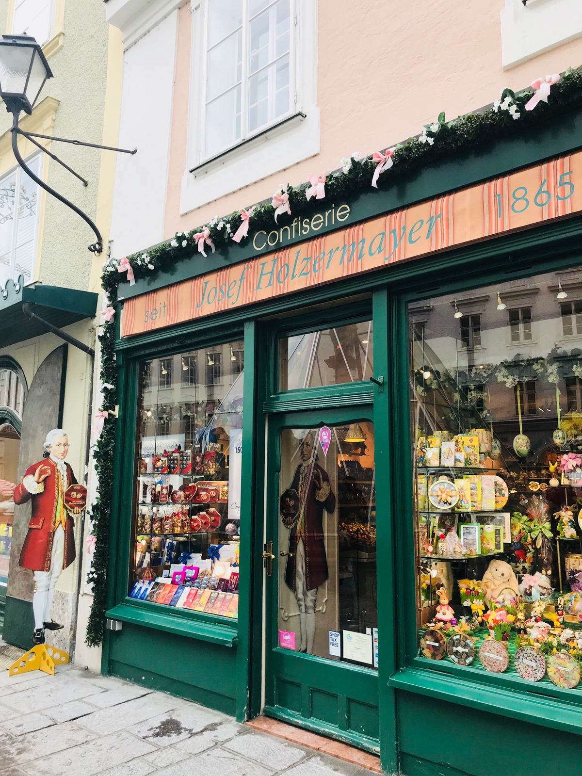 ウィーンでのオペラ座は圧巻だった✨✨
中も観光もできて嬉しかった♥
観光で...