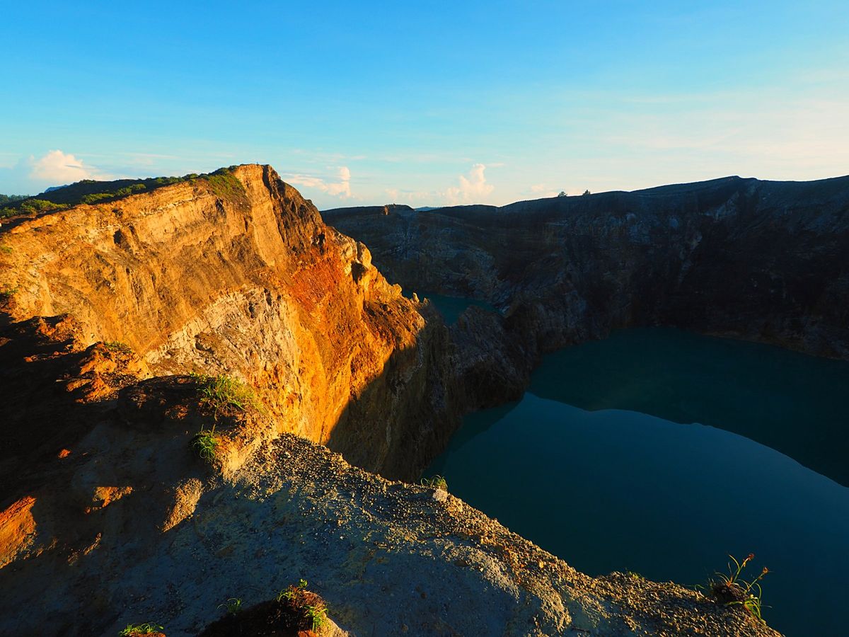 山々しくて意外と大きなフローレス島、公共バスで途中まで移動したけど、本数も...